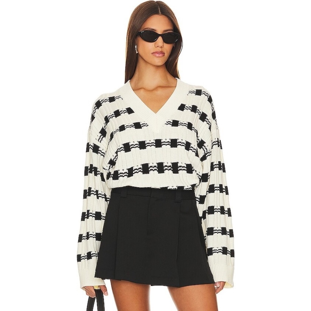 L'Academie Black and White V-Neck Patterned Knit Sweater